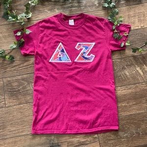 Delta Zeta - Small T-shirt